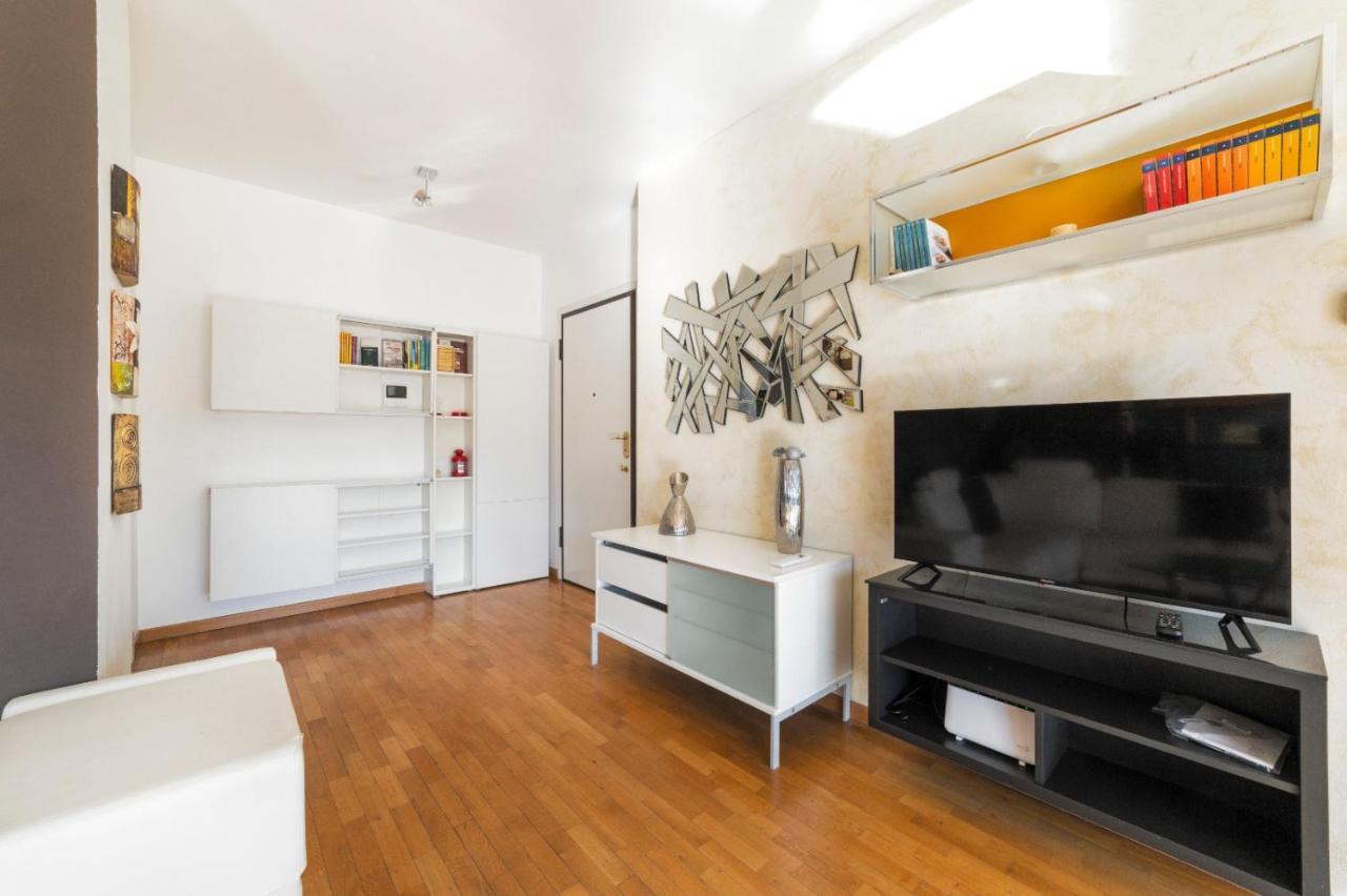 Milano Rogoredo Apartment With Garage Exterior photo
