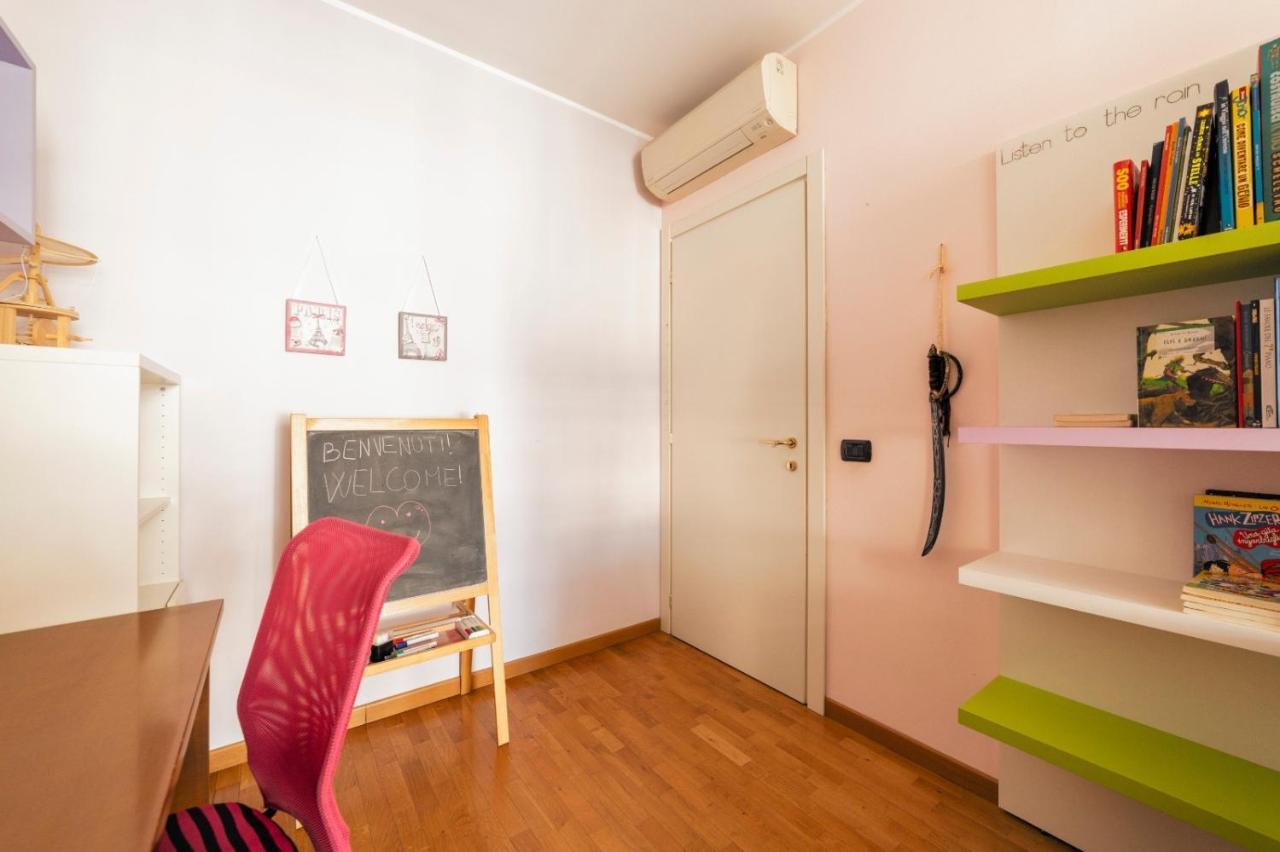 Milano Rogoredo Apartment With Garage Exterior photo