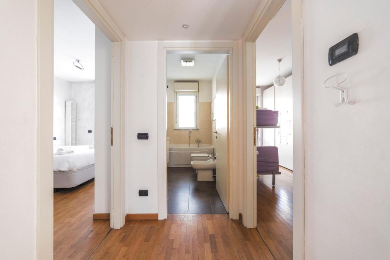 Milano Rogoredo Apartment With Garage Exterior photo